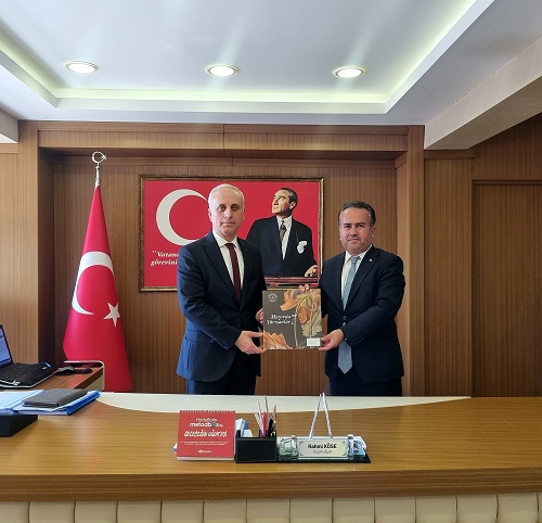 18_03_2025_hayirda_yarisanlar_7_kitabinin_takdimi