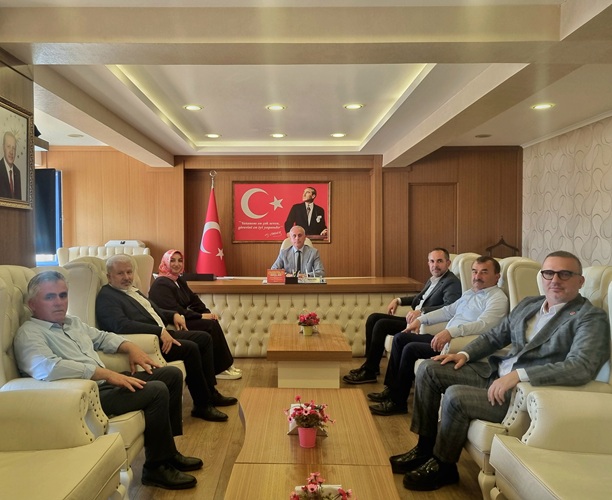 AK Parti Konyaaltı İlçe Başkanı Yunus GÜNAL Meclis Üyeleri ile Birlikte Sayın Kaymakamımız Rahmi KÖSE'yi Ziyaret Etti
