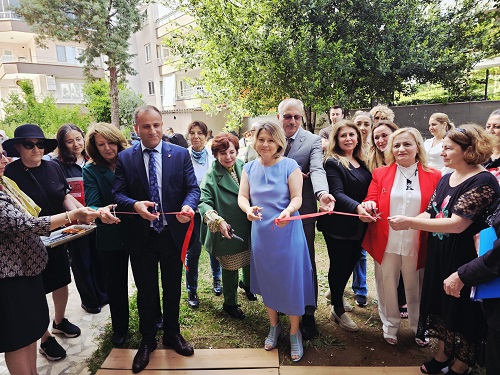 Sayın Kaymakamımızın Eşi Nilgün Köse Hanımefendi Halk Eğitim Merkezinin Düzenlediği Dokunuş ve Doku Temalı Sergiye Katıldı