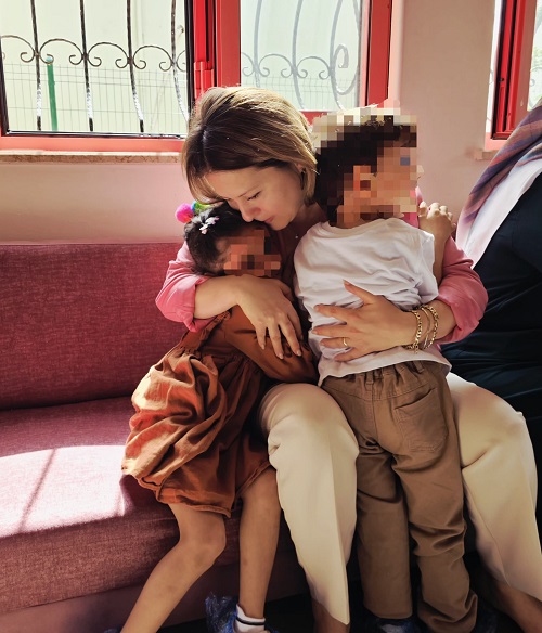 Antalya Valimizin Eşi Sayın Ebru ŞAHİN Hanımefendi ve Kaymakamımızın Eşi Sayın Nilgün KÖSE Hanımefendi Çocuk Evleri Sitesini Ziyaret Etti