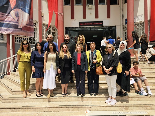 Sayın Kaymakamımızın Eşi Nilgün KÖSE Hanımefendi Dr.Cahit Ünver Ortaokulunda Okul Aile Birliğinin Düzenlediği Kermese Katıldı