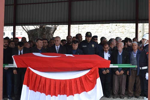 Sayın Kaymakamımız Rahmi KÖSE Gazi Polis Memuru Vedat GÖKALP’in Cenaze Törenine Katıldı. 