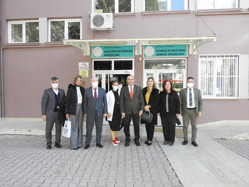 Kaymakam Kamil KÖTEN, Eşi Gülnaz KÖTEN ile birlikte Halk Eğitim Müdürlüğünü ziyaret etti.